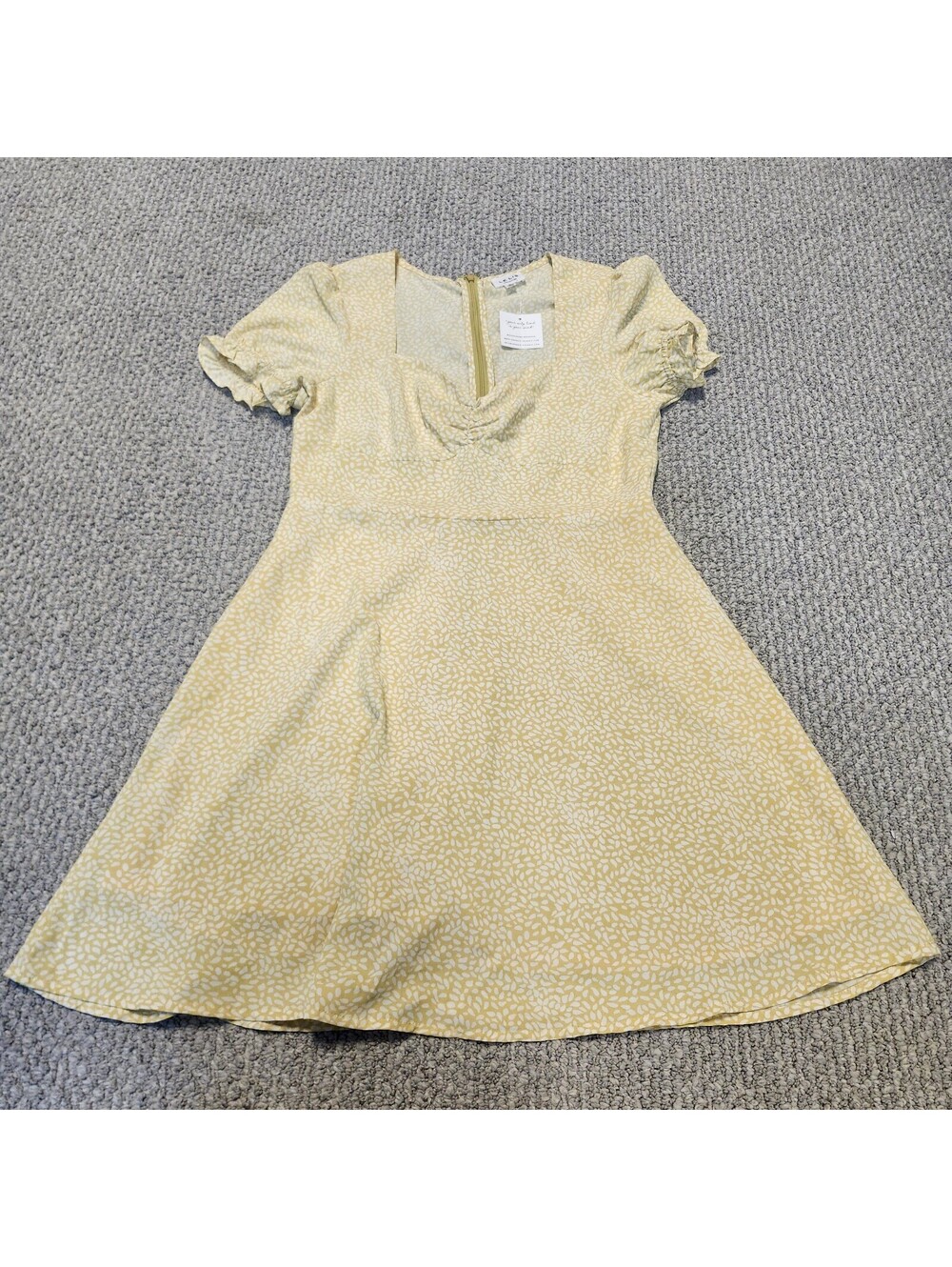 LE LIS COLLECTION Yellow and White Patterned Short Sleeve Dress Size Large NWT